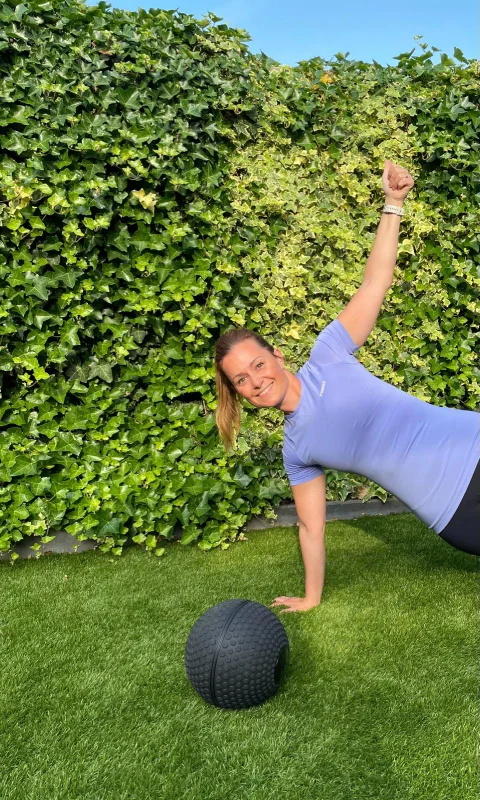 naar buiten met Tamara zelf in een zijwaartse plank